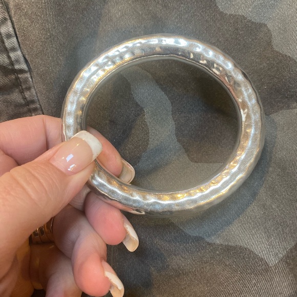 Gorgeous vintage retired silpada hammered bracelet heavy piece - Picture 5 of 8